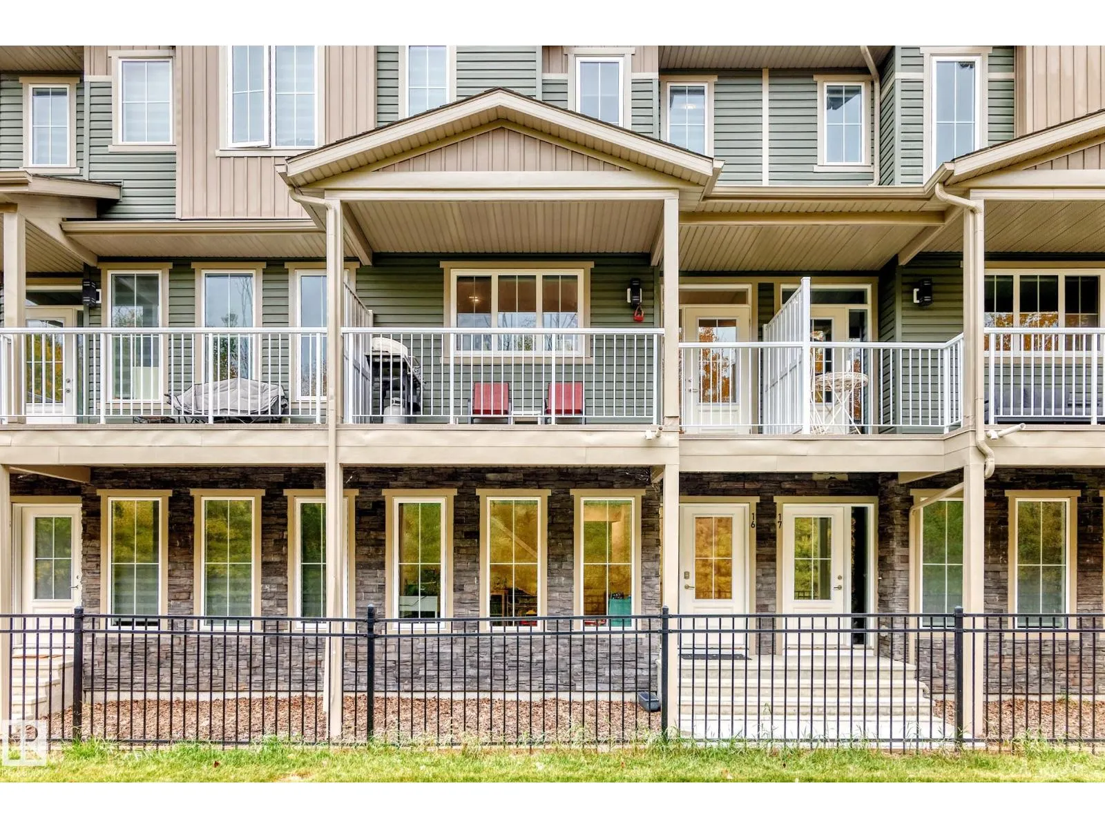 #16 1051 GRAYDON HILL BV SW