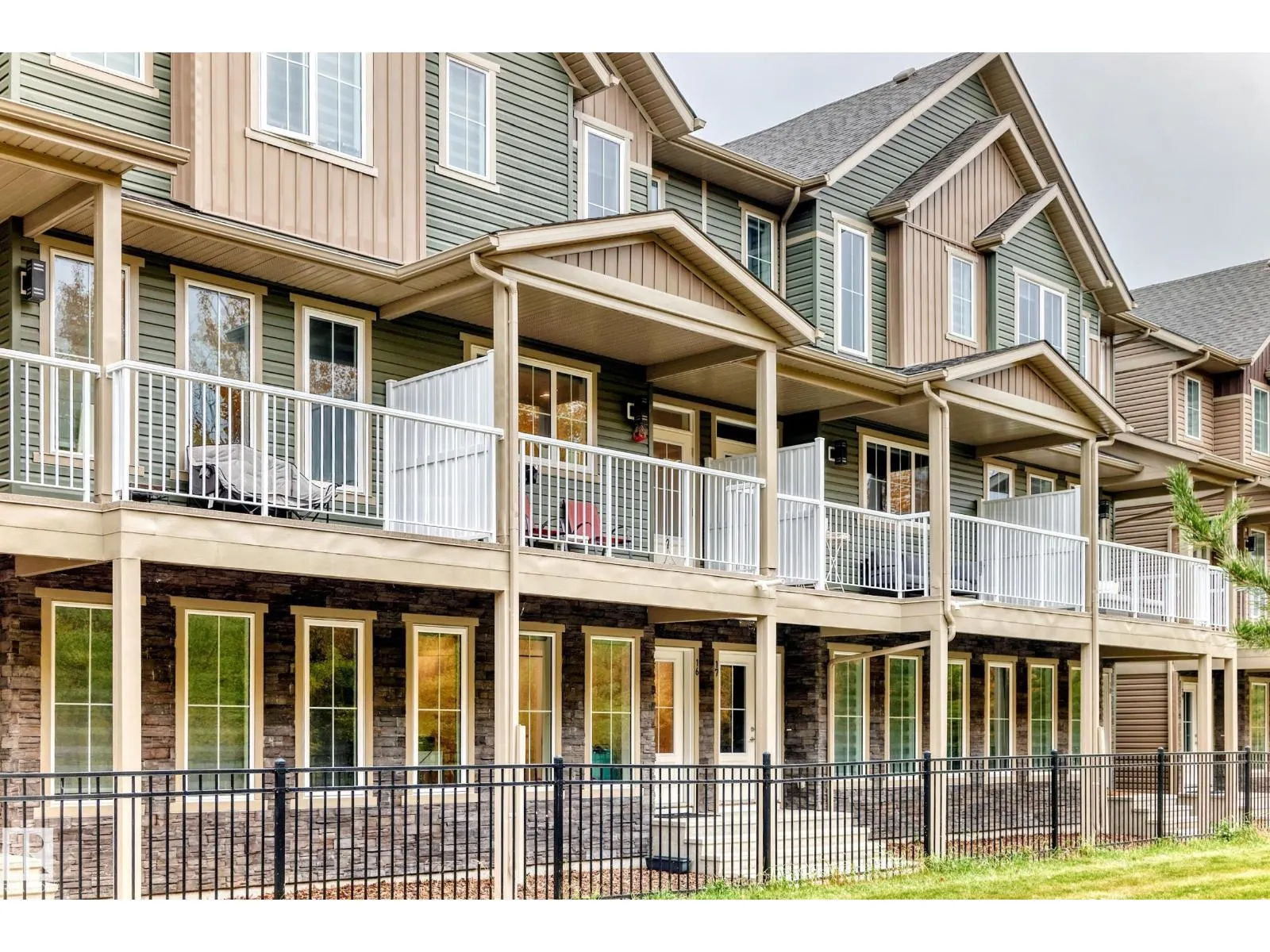 #16 1051 GRAYDON HILL BV SW