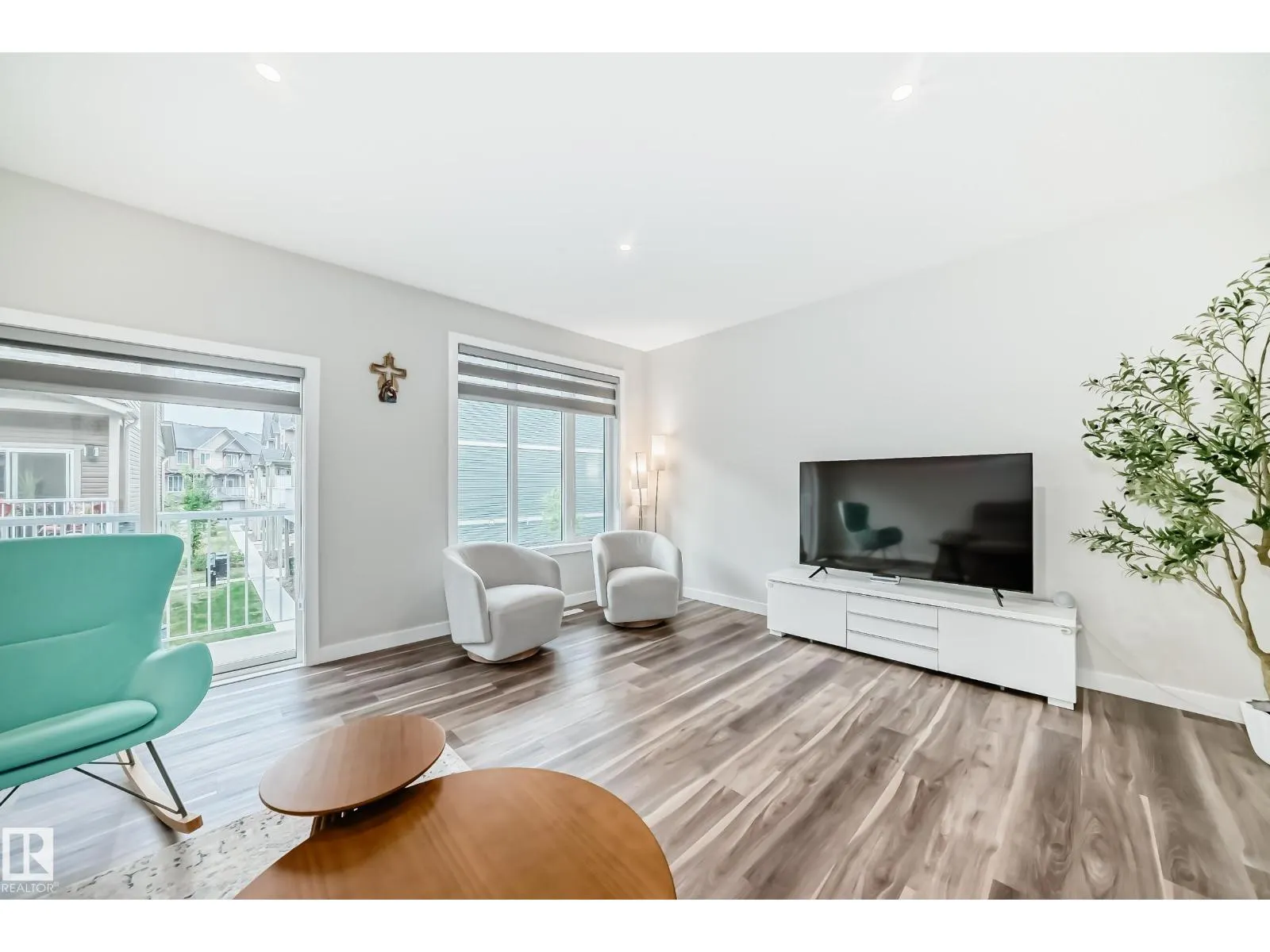 #16 1051 GRAYDON HILL BV SW