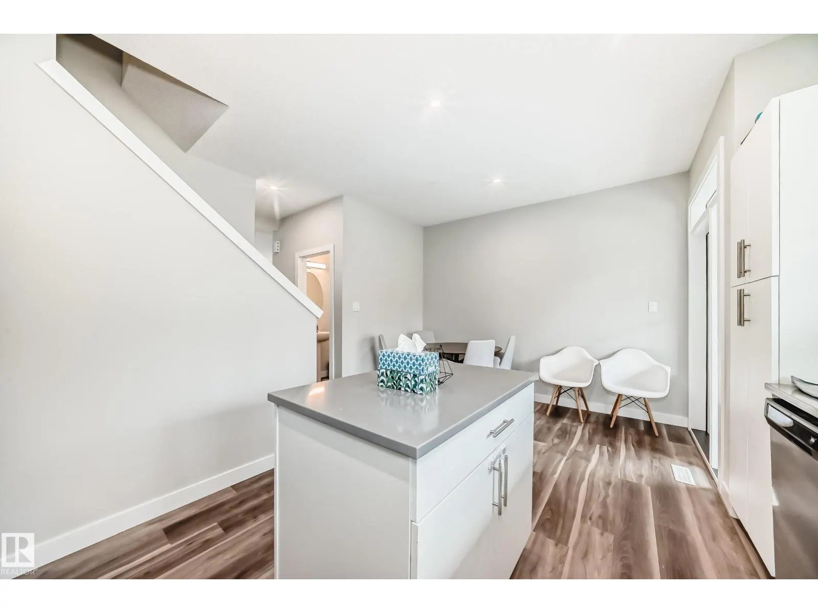 #16 1051 GRAYDON HILL BV SW