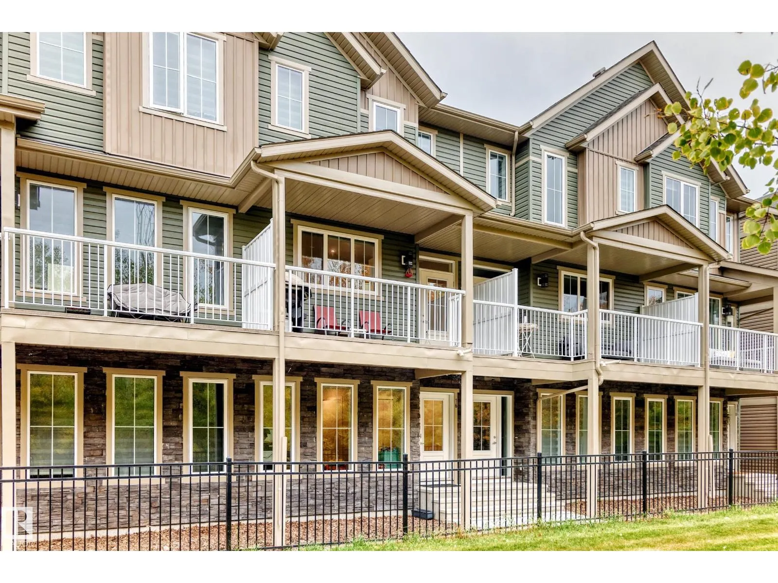 #16 1051 GRAYDON HILL BV SW