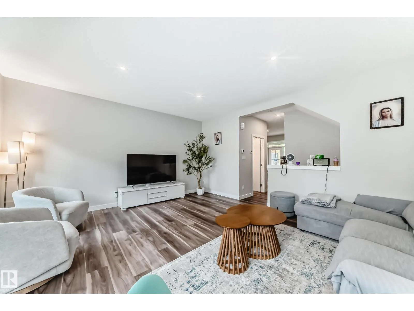 #16 1051 GRAYDON HILL BV SW