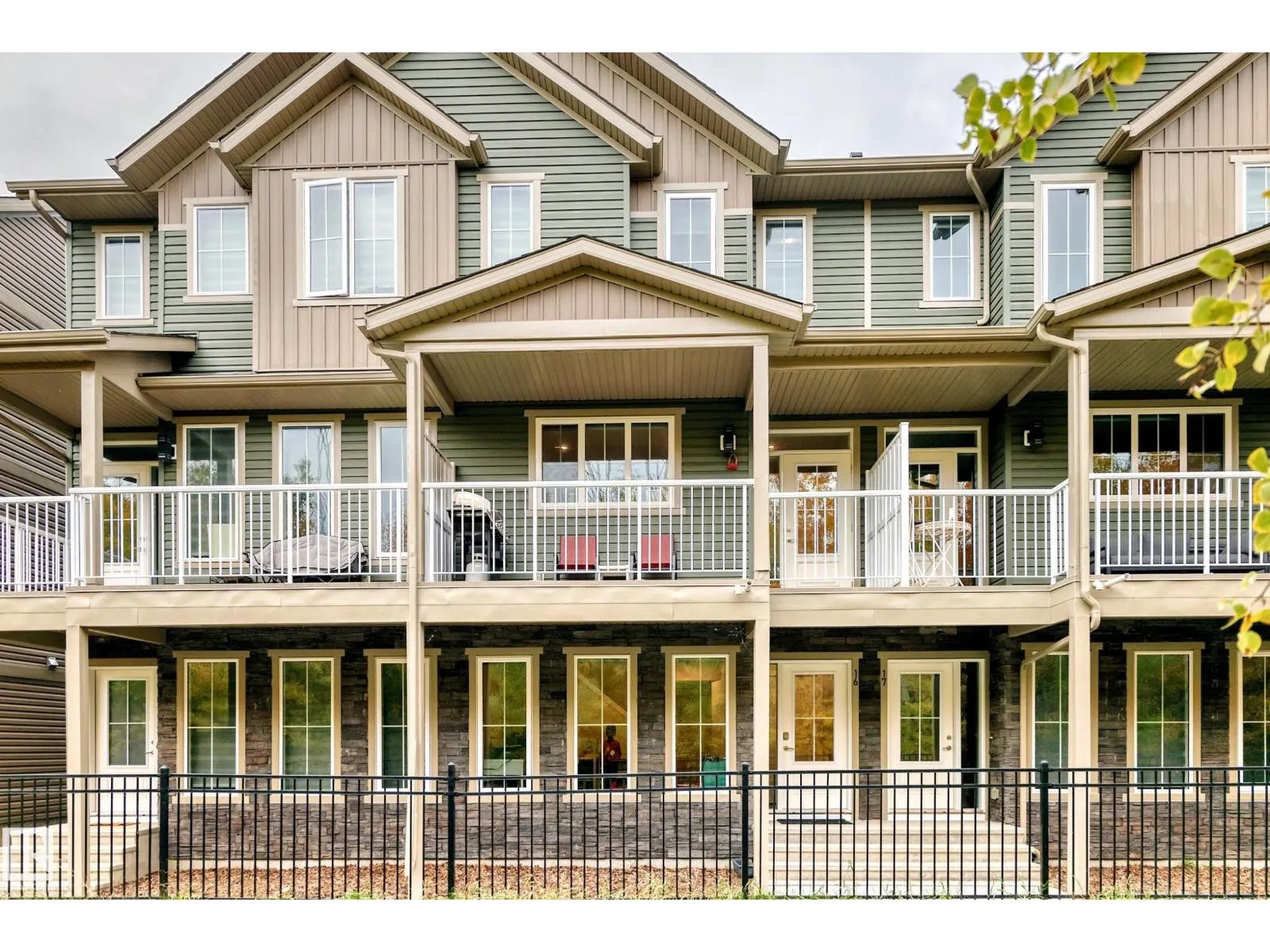 #16 1051 GRAYDON HILL BV SW