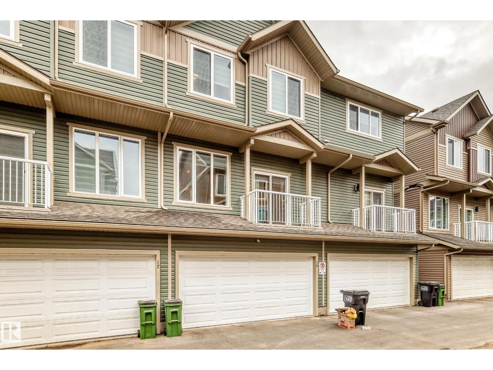 #16 1051 GRAYDON HILL BV SW