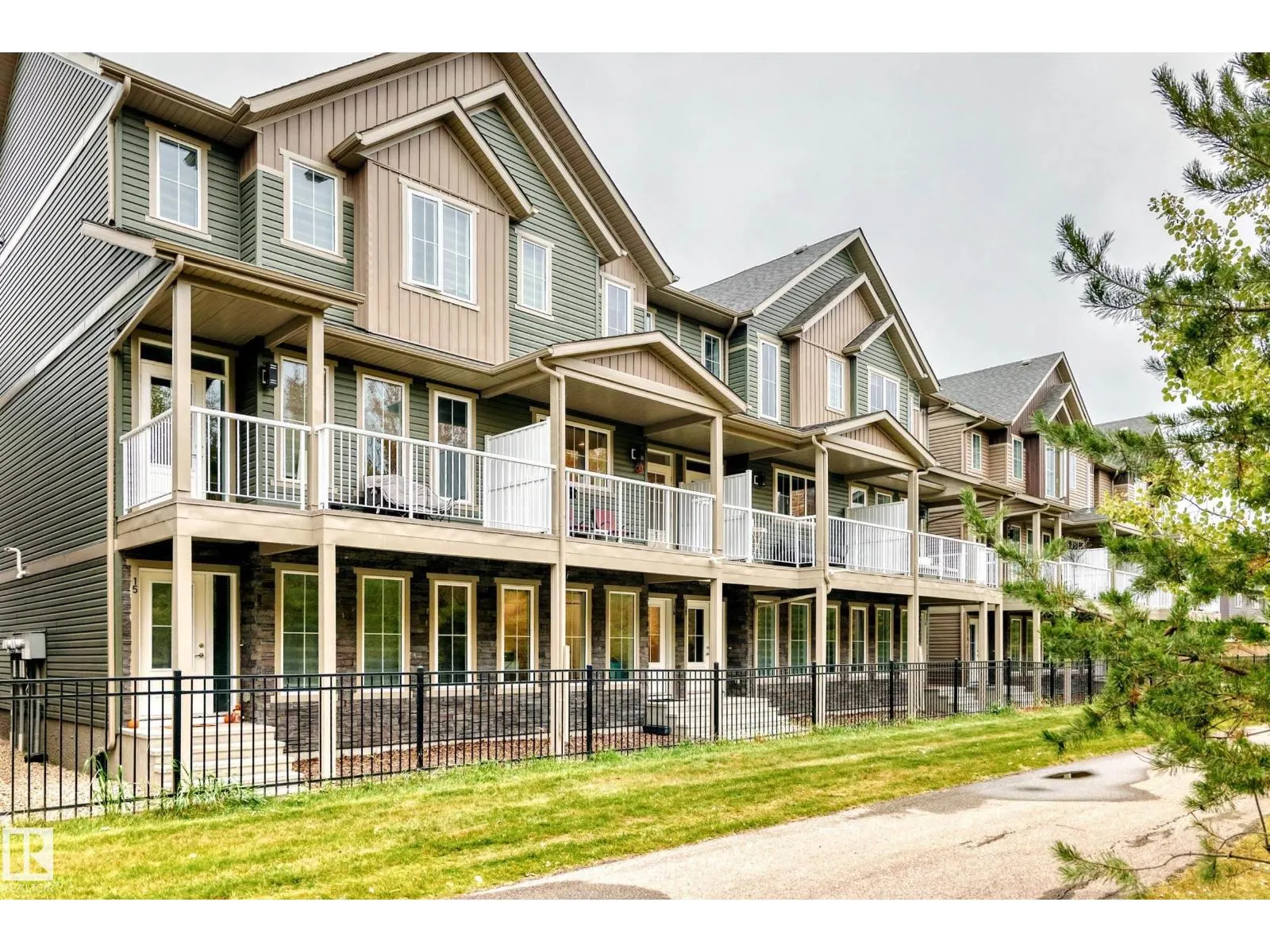 #16 1051 GRAYDON HILL BV SW