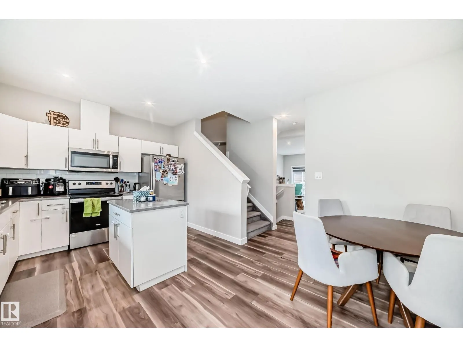 #16 1051 GRAYDON HILL BV SW
