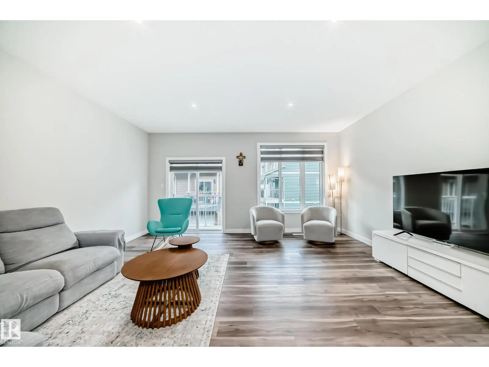 #16 1051 GRAYDON HILL BV SW