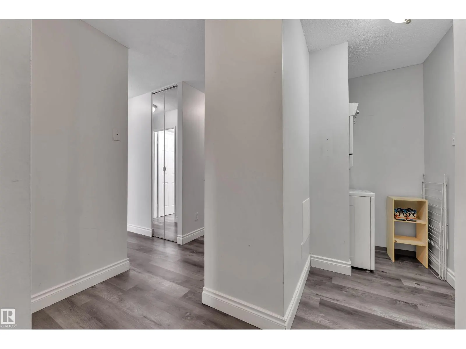 #407 9725 106 ST NW