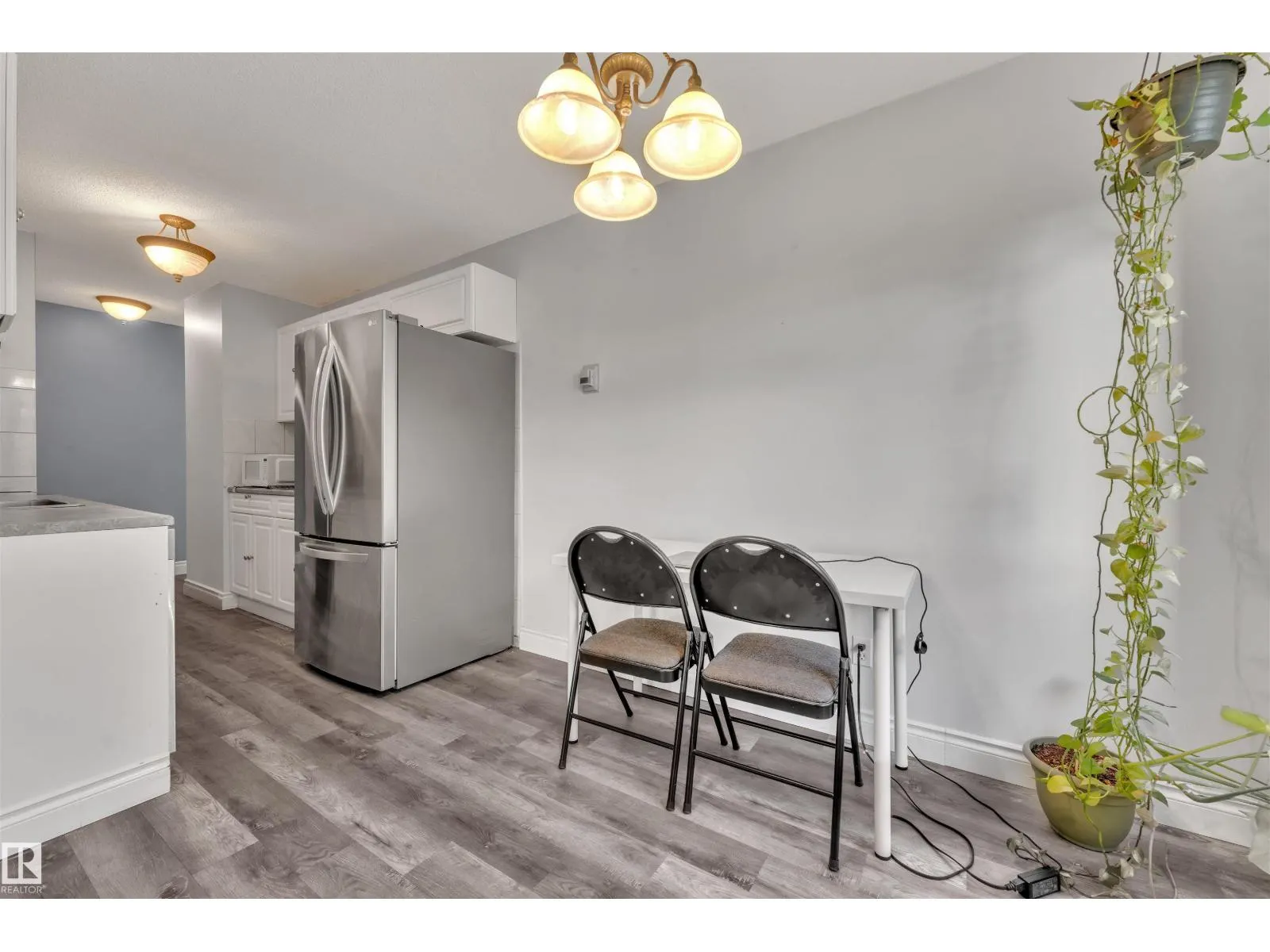 #407 9725 106 ST NW
