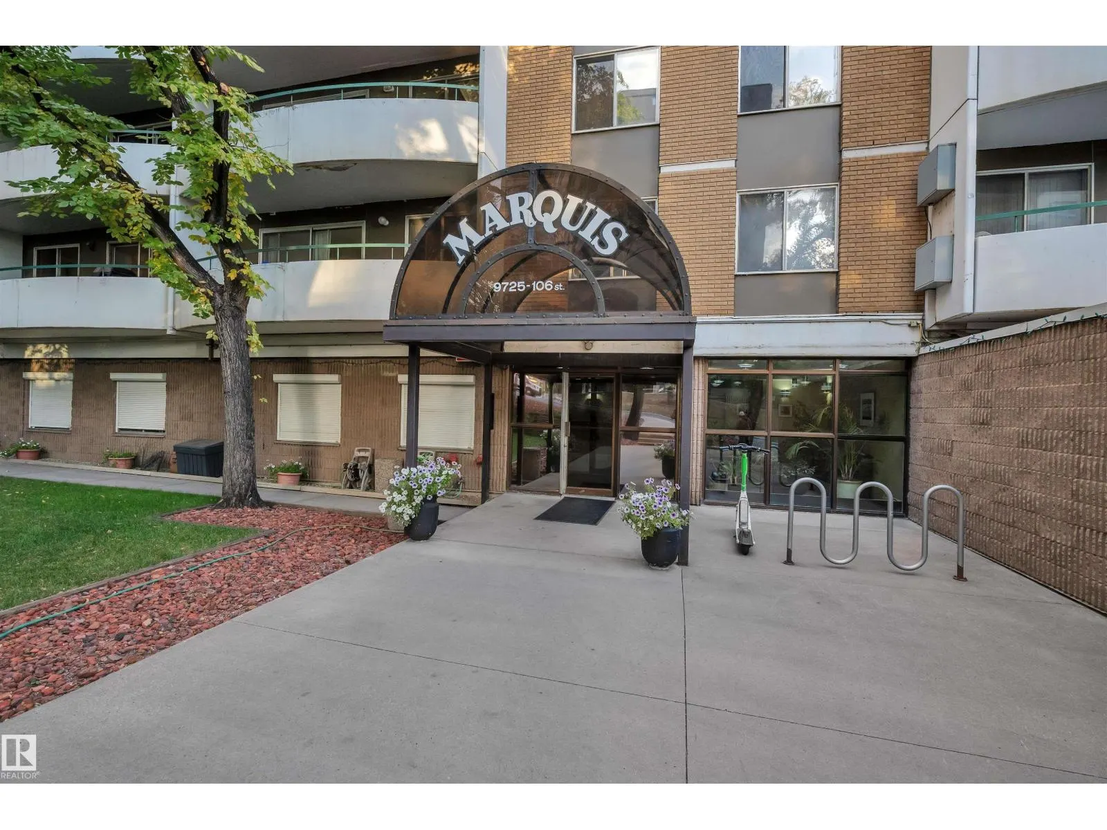 #407 9725 106 ST NW