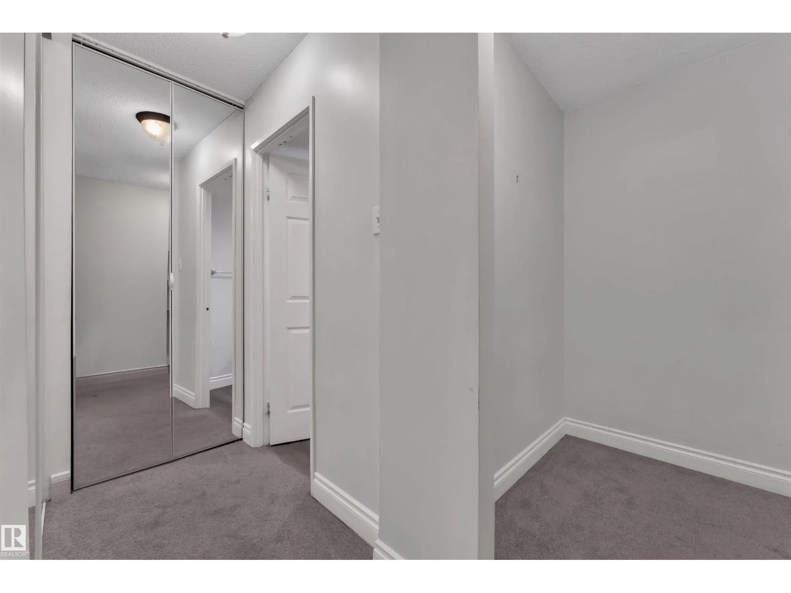 #407 9725 106 ST NW