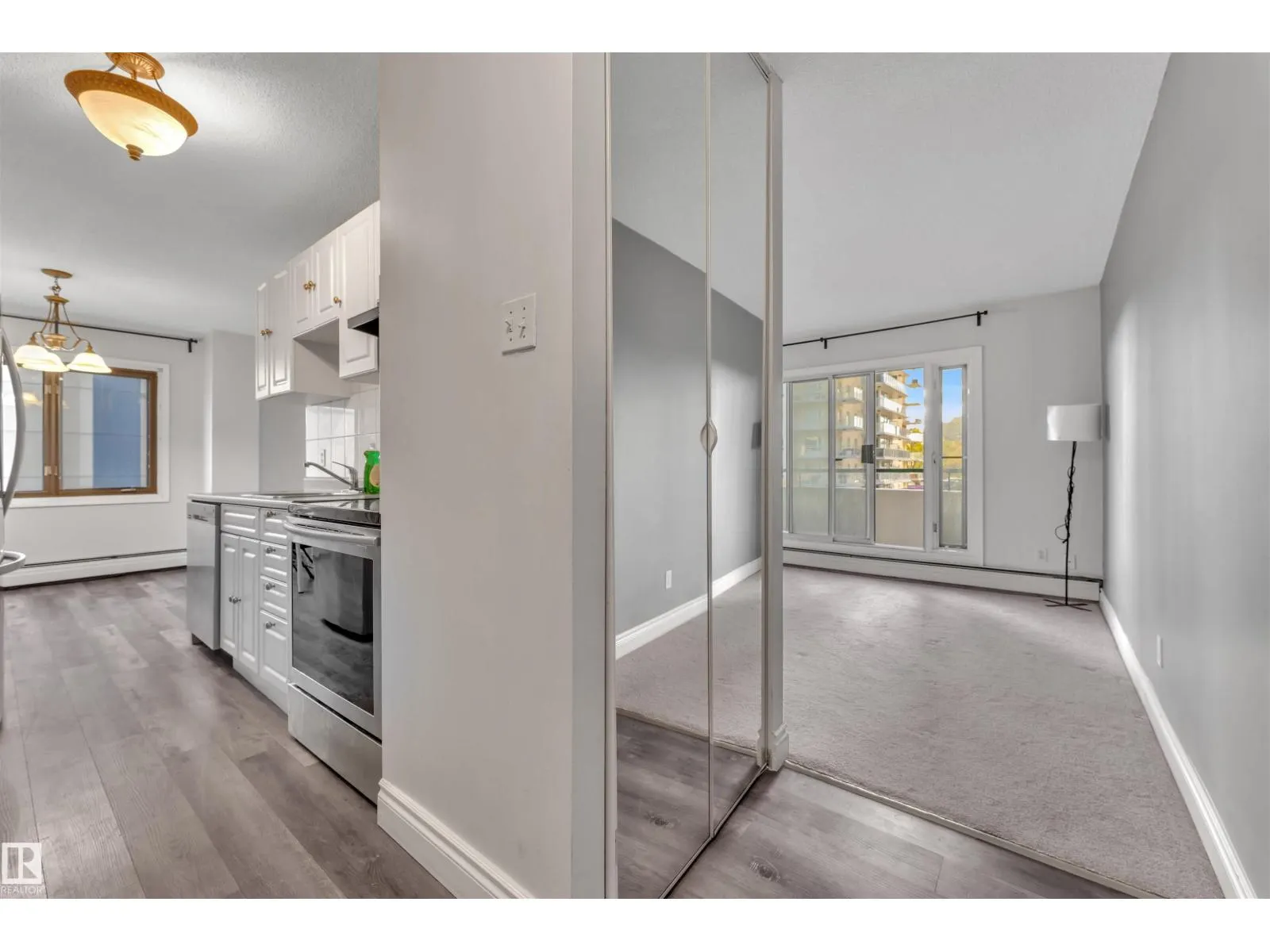 #407 9725 106 ST NW
