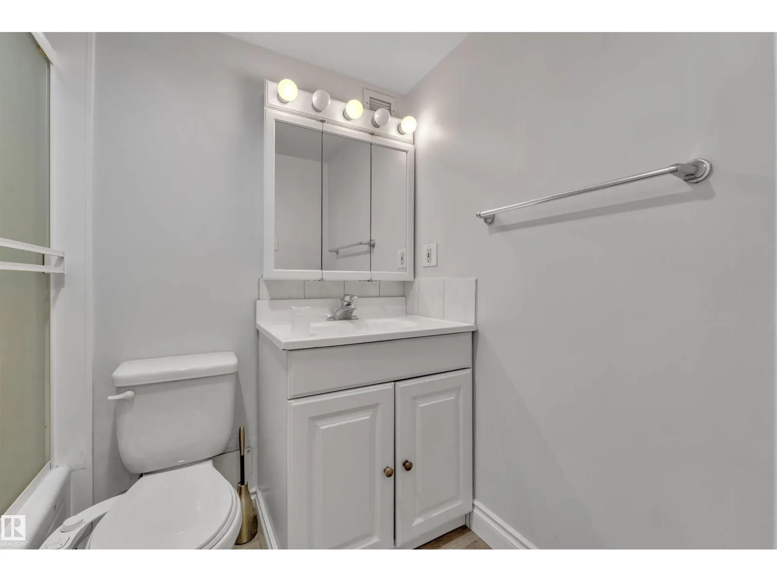 #407 9725 106 ST NW