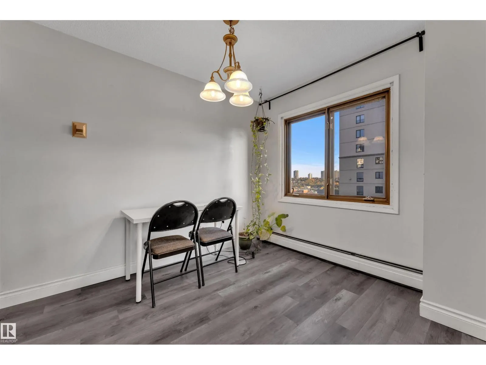 #407 9725 106 ST NW