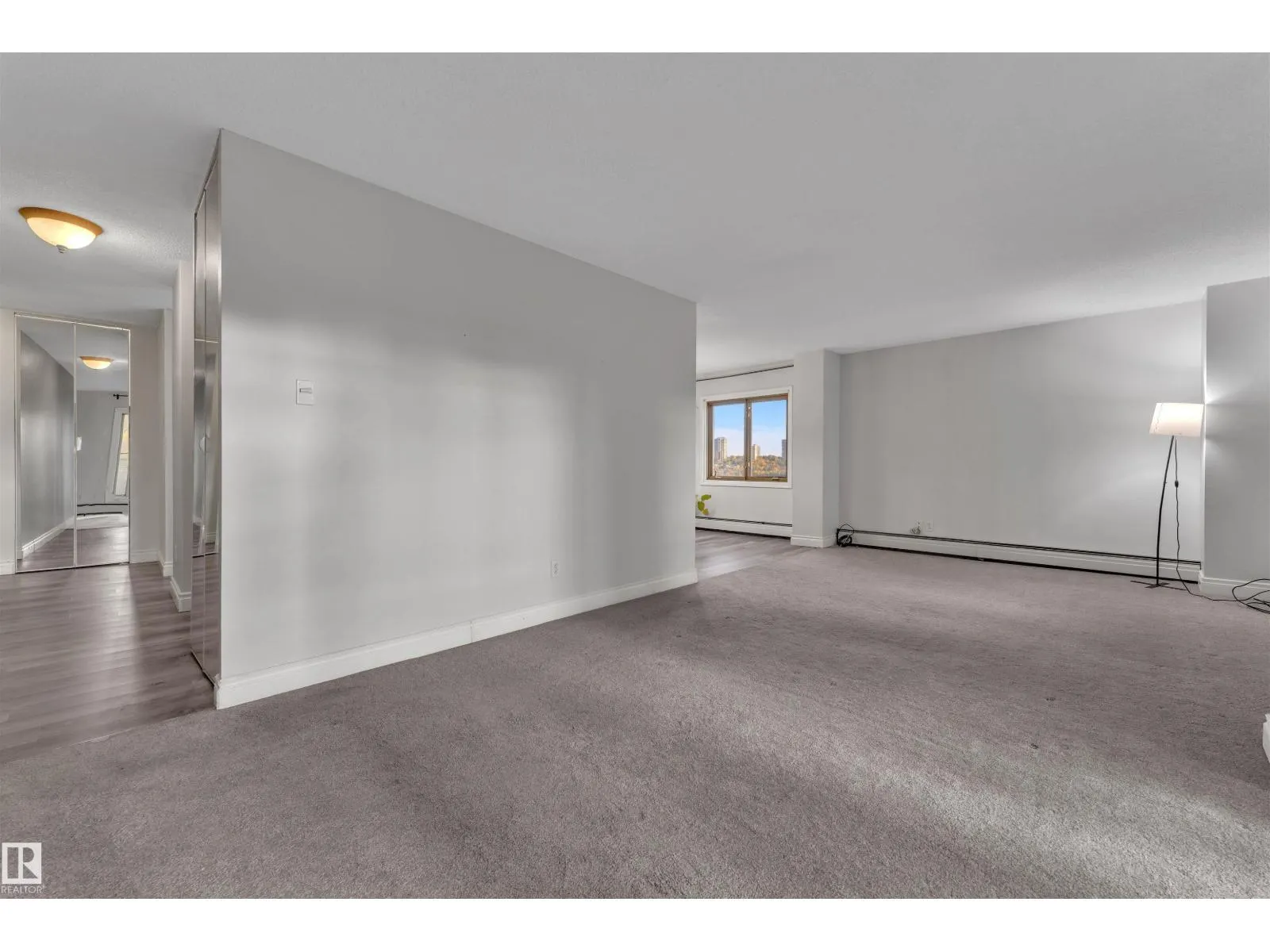 #407 9725 106 ST NW