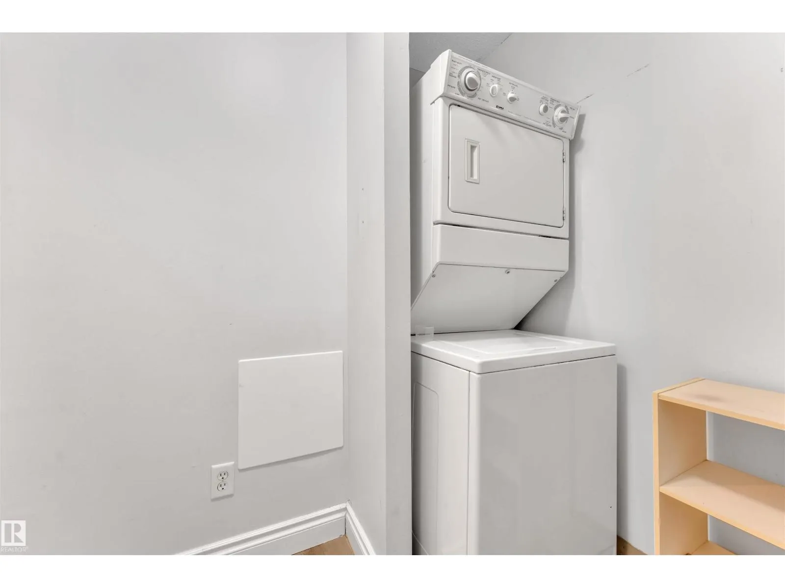 #407 9725 106 ST NW