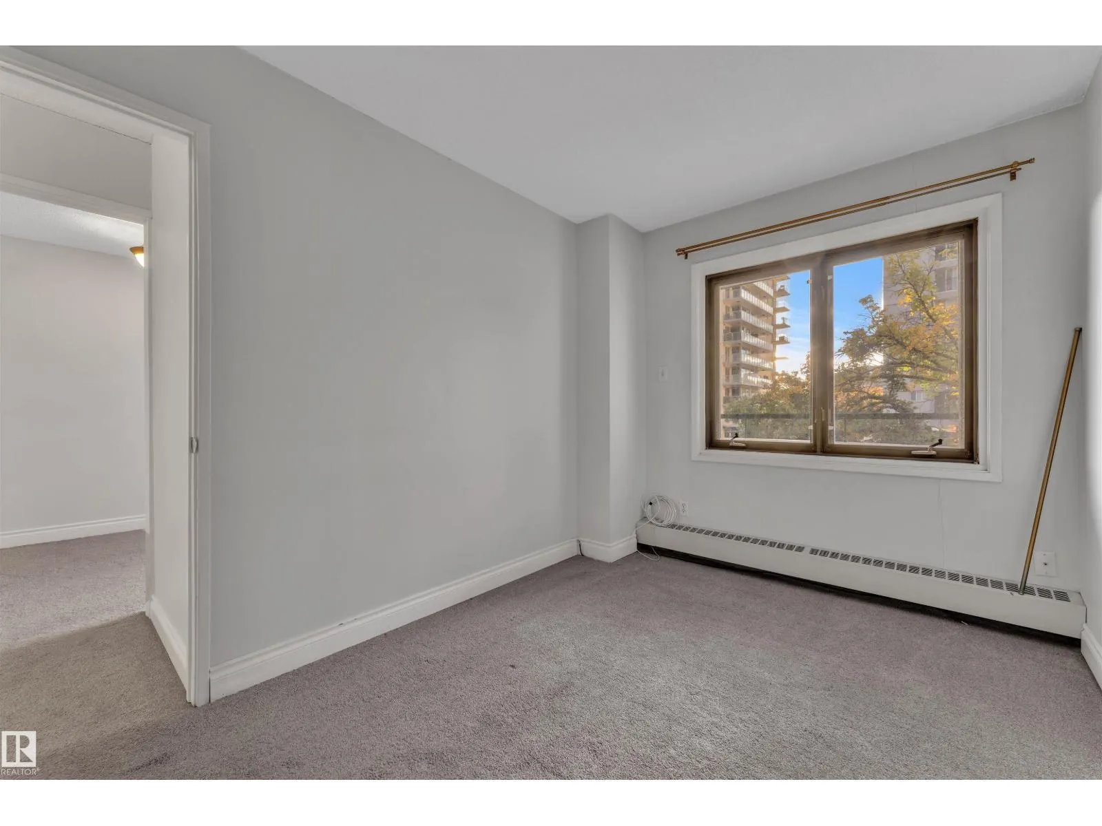 #407 9725 106 ST NW
