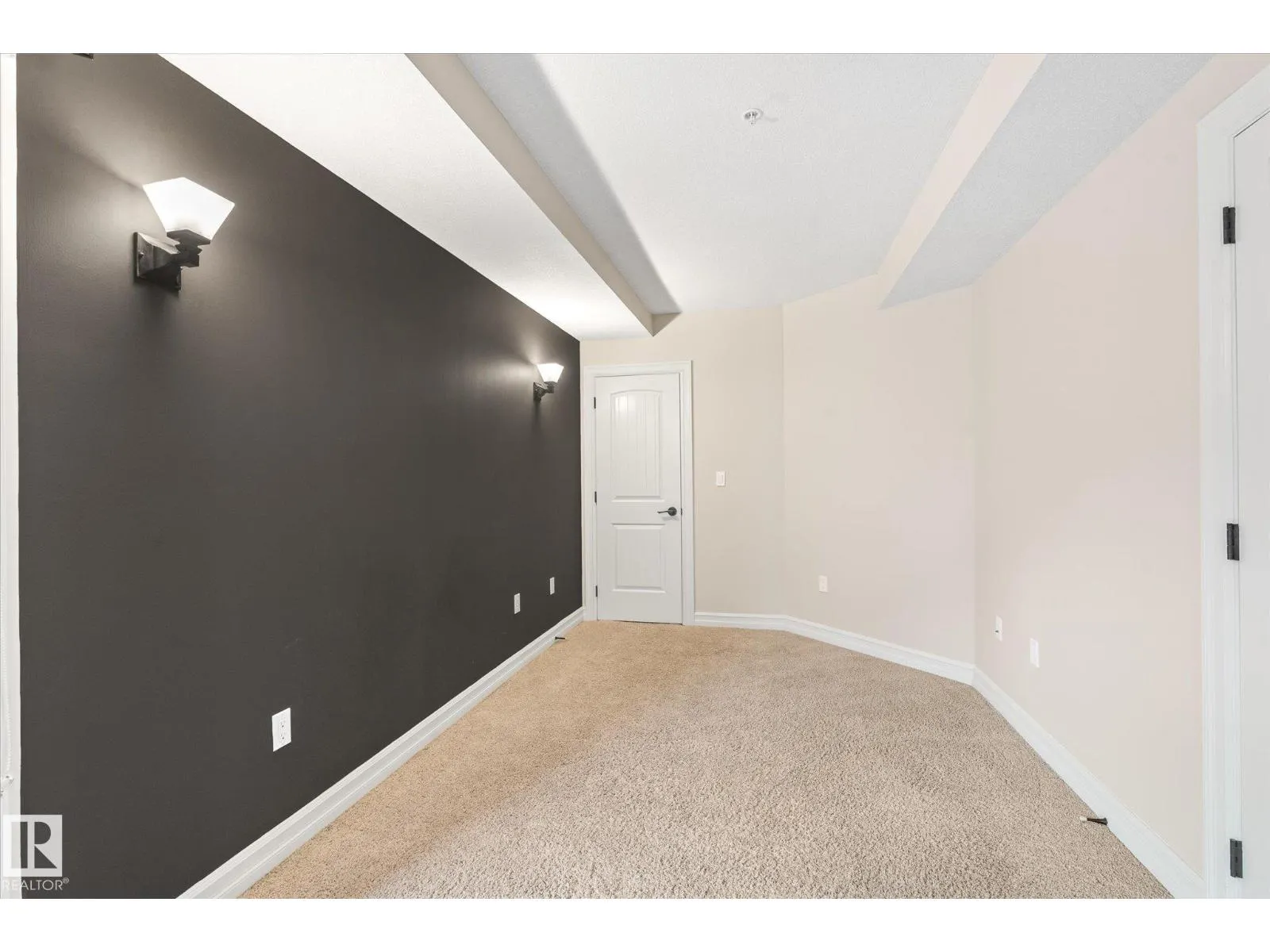 #507 10142 111 ST NW