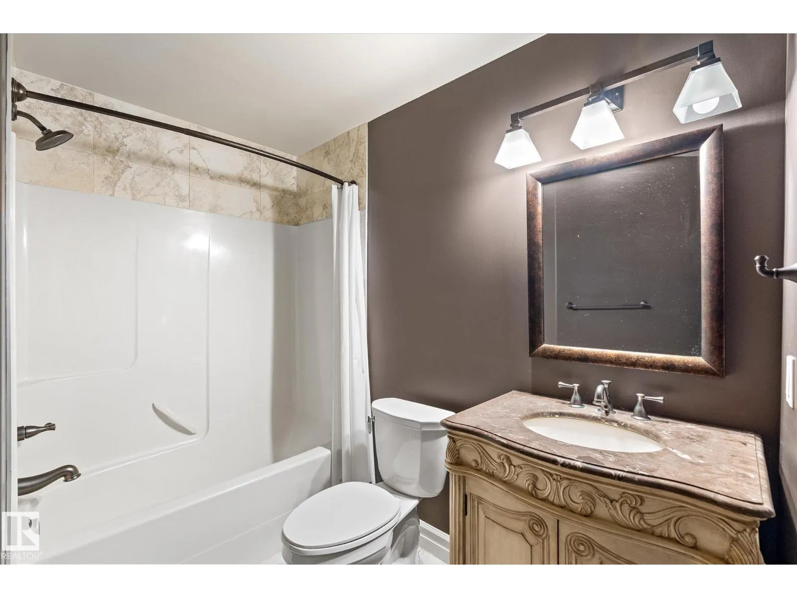 #507 10142 111 ST NW