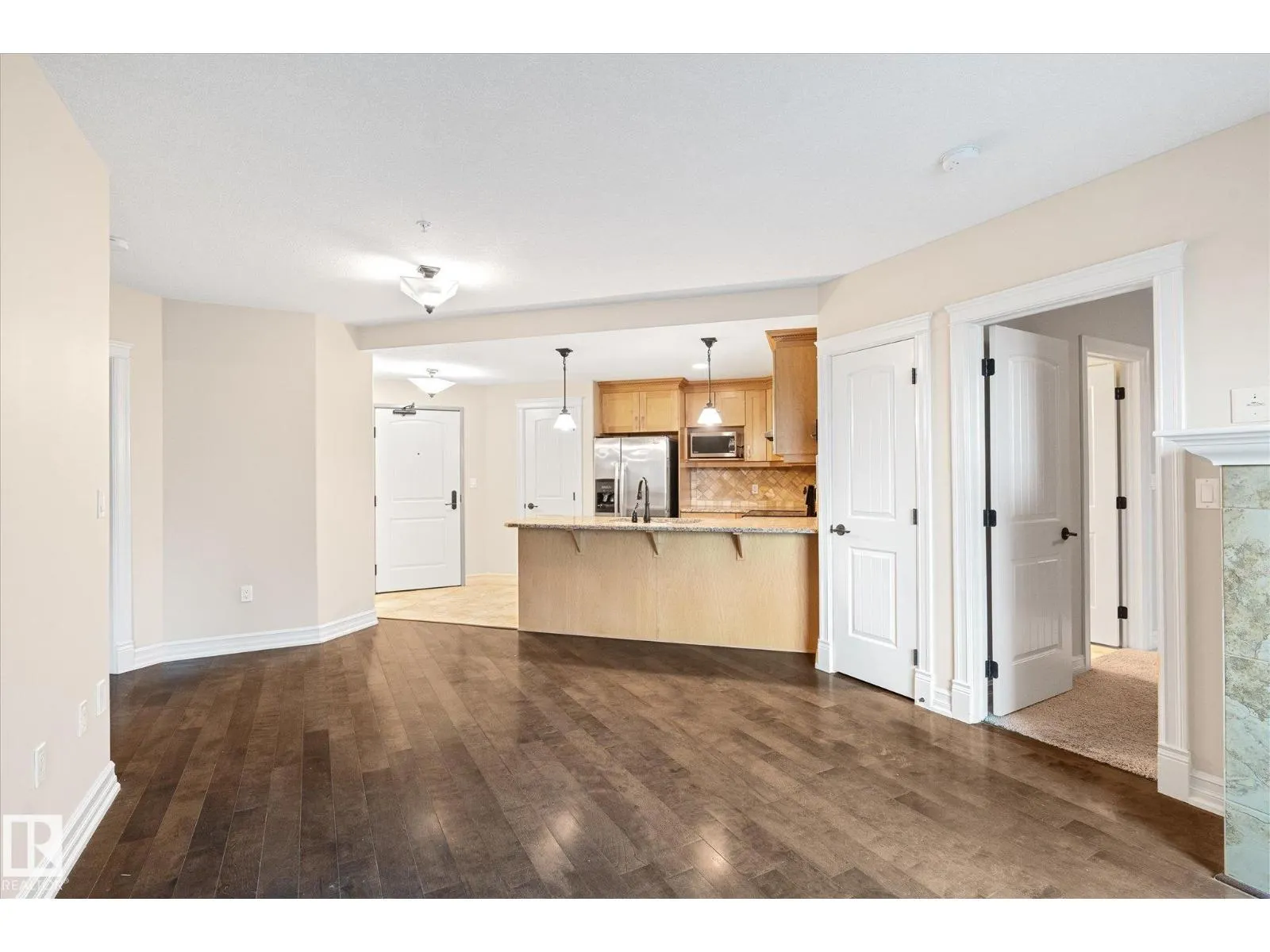 #507 10142 111 ST NW