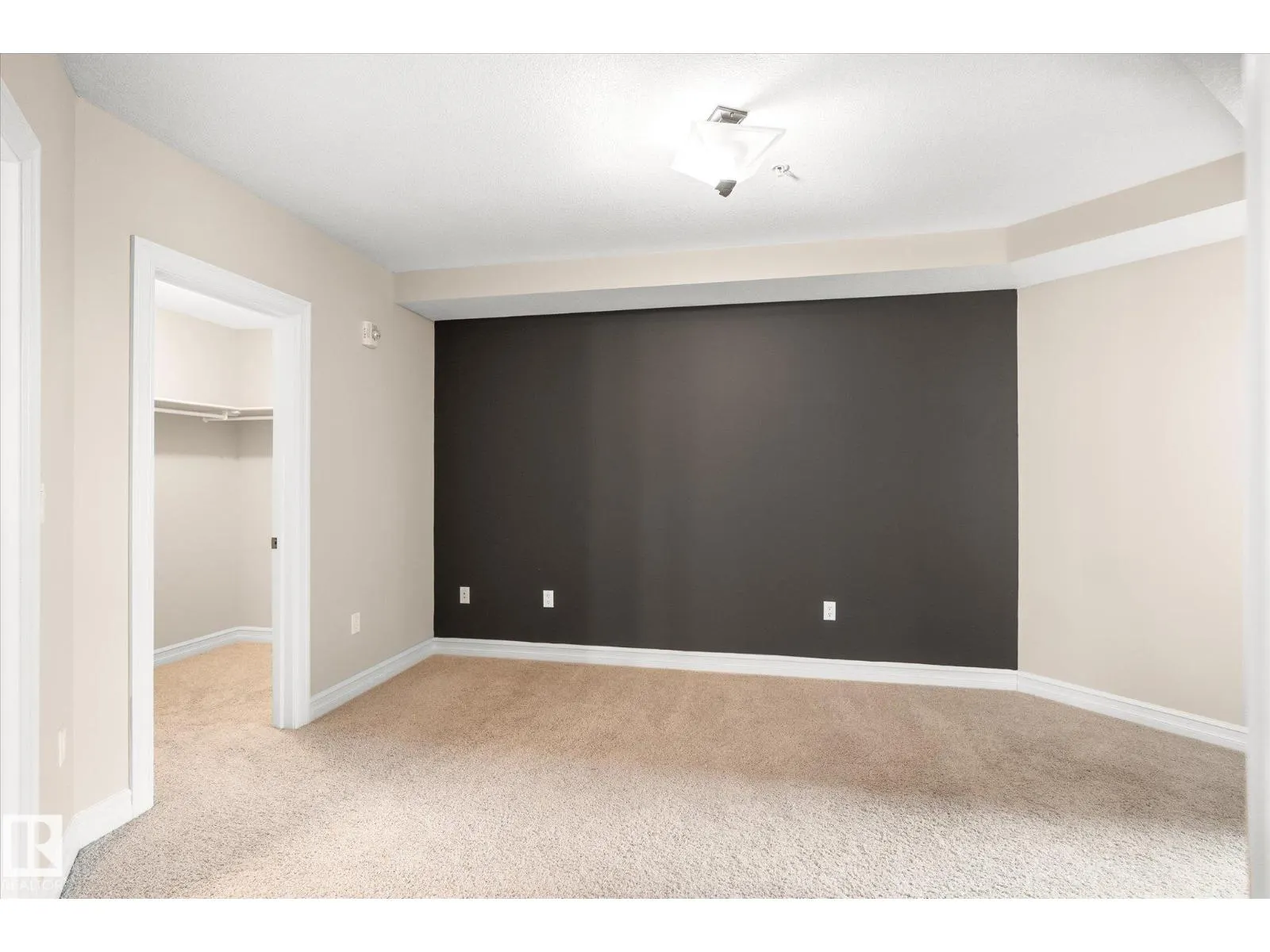 #507 10142 111 ST NW