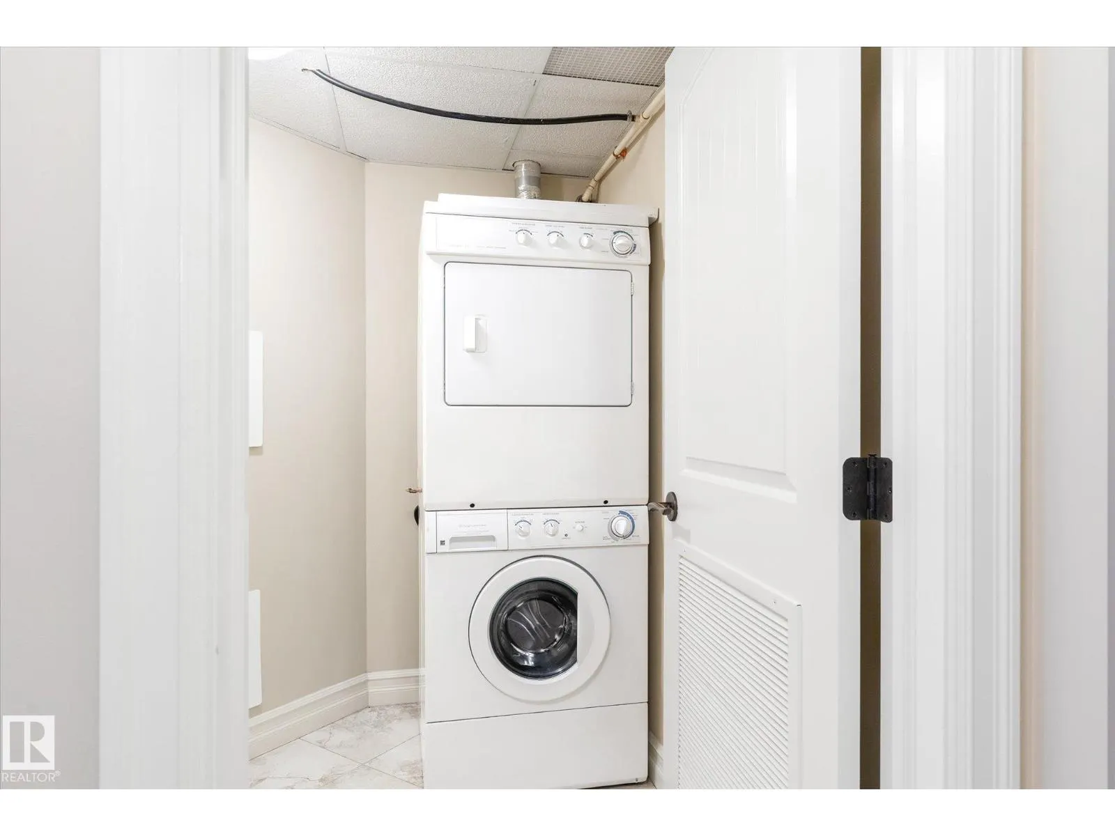 #507 10142 111 ST NW