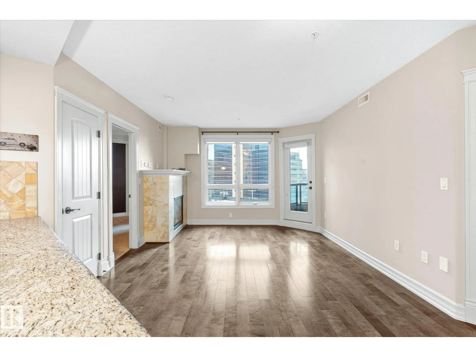 #507 10142 111 ST NW