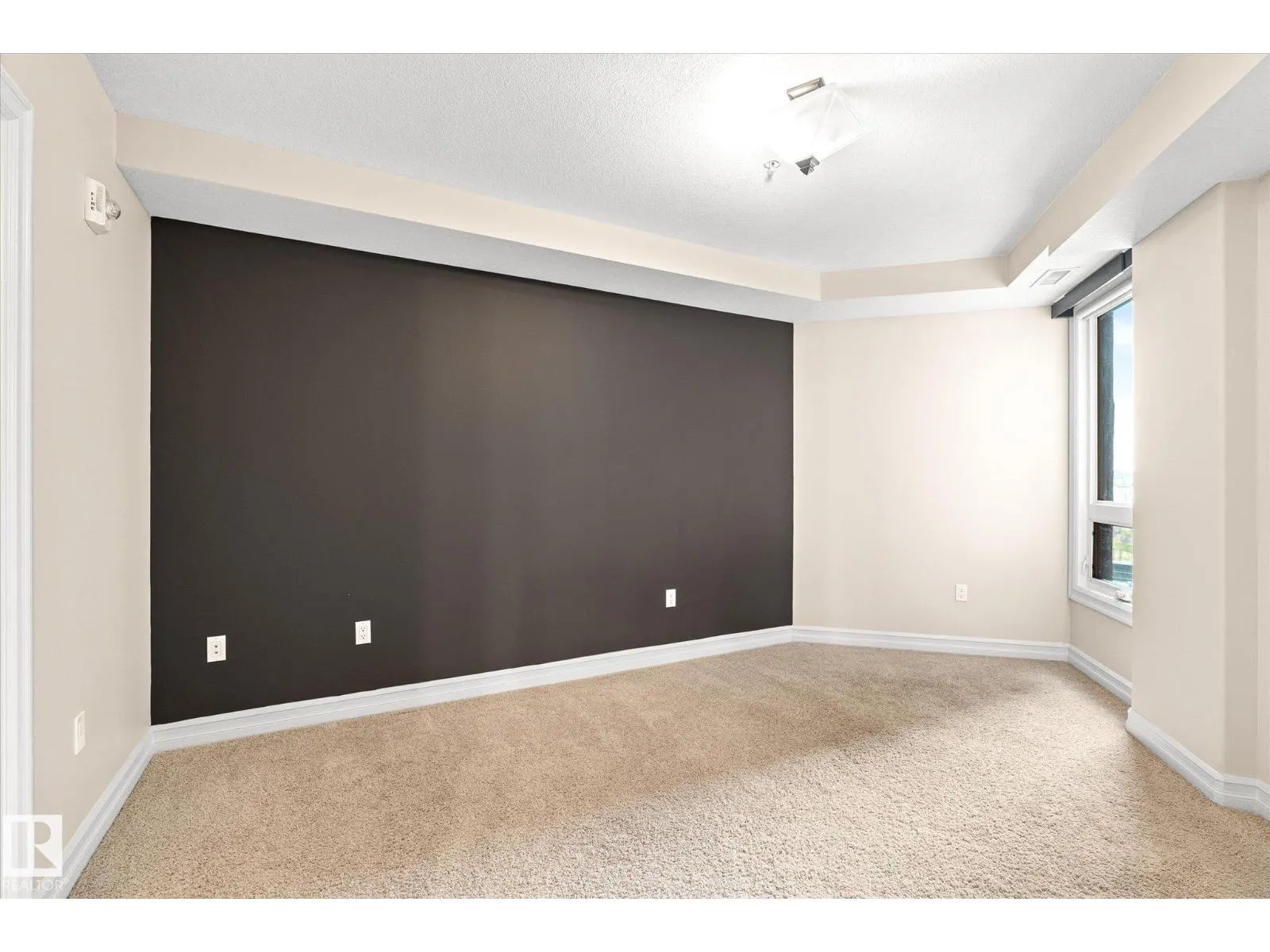 #507 10142 111 ST NW