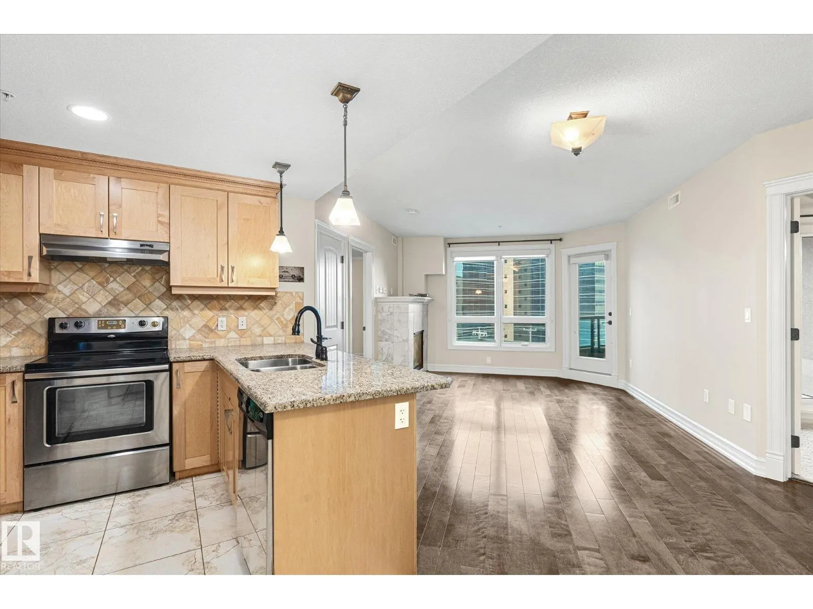 #507 10142 111 ST NW