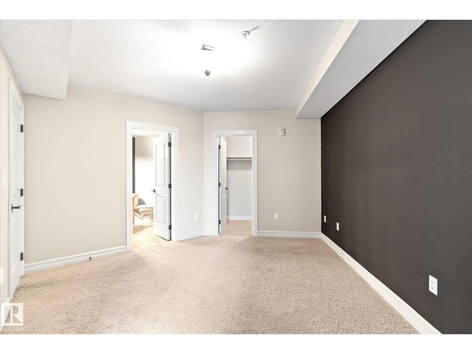 #507 10142 111 ST NW