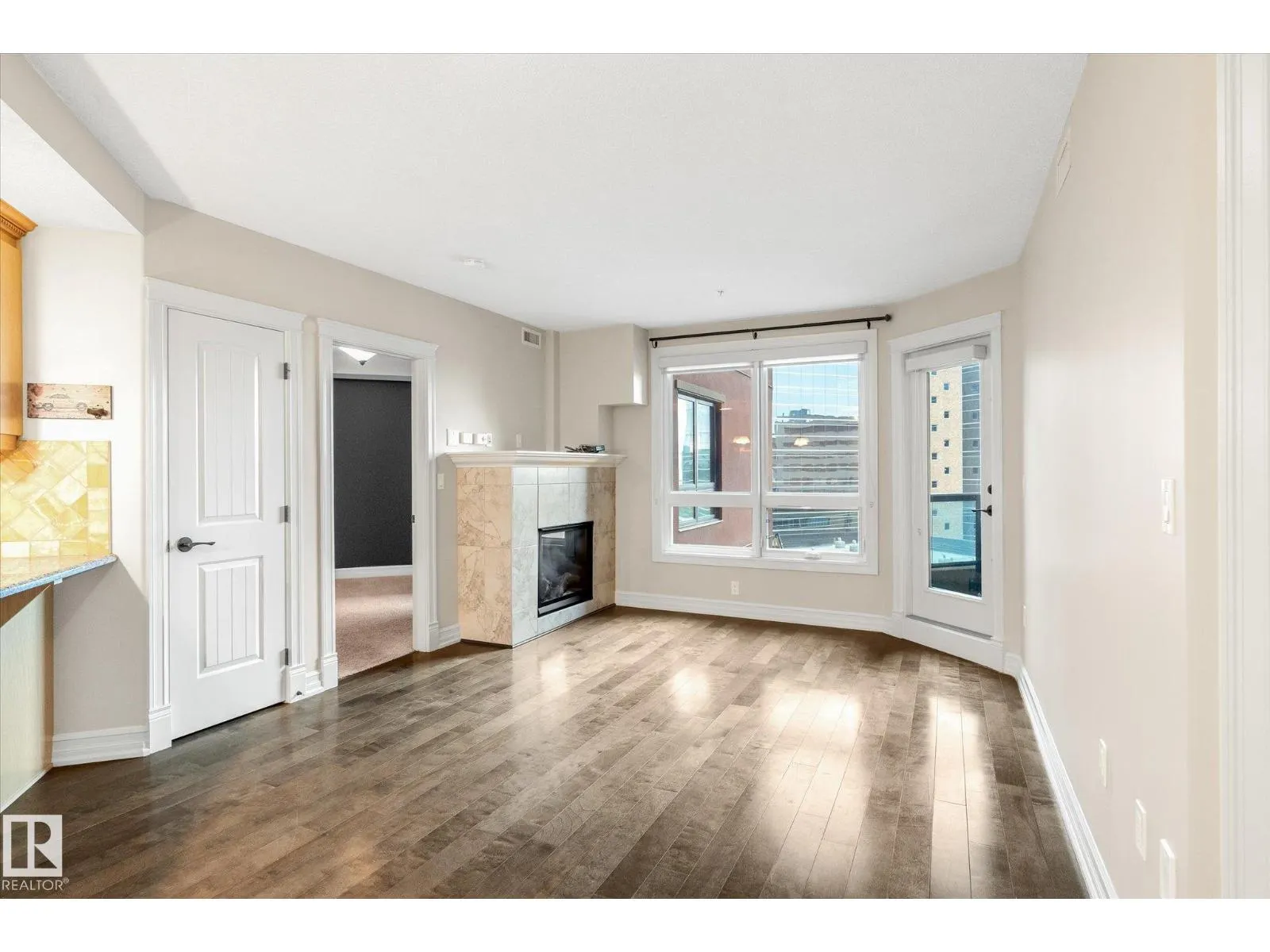 #507 10142 111 ST NW