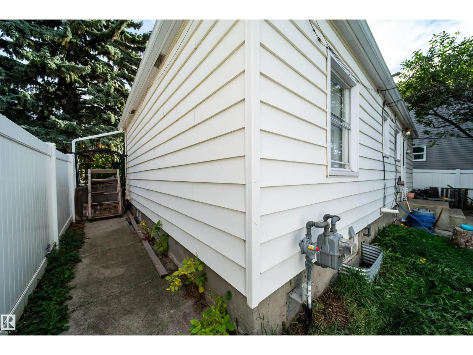 7910 75 ST NW
