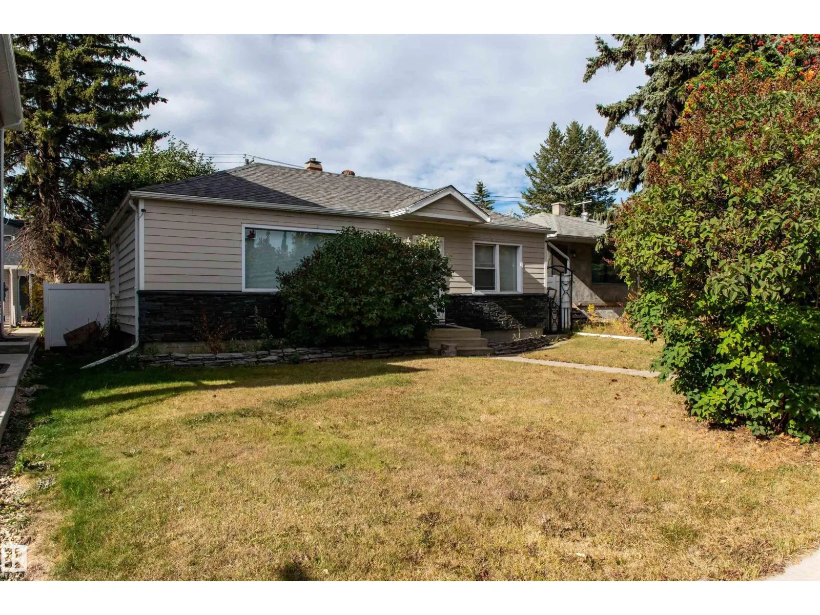 7910 75 ST NW