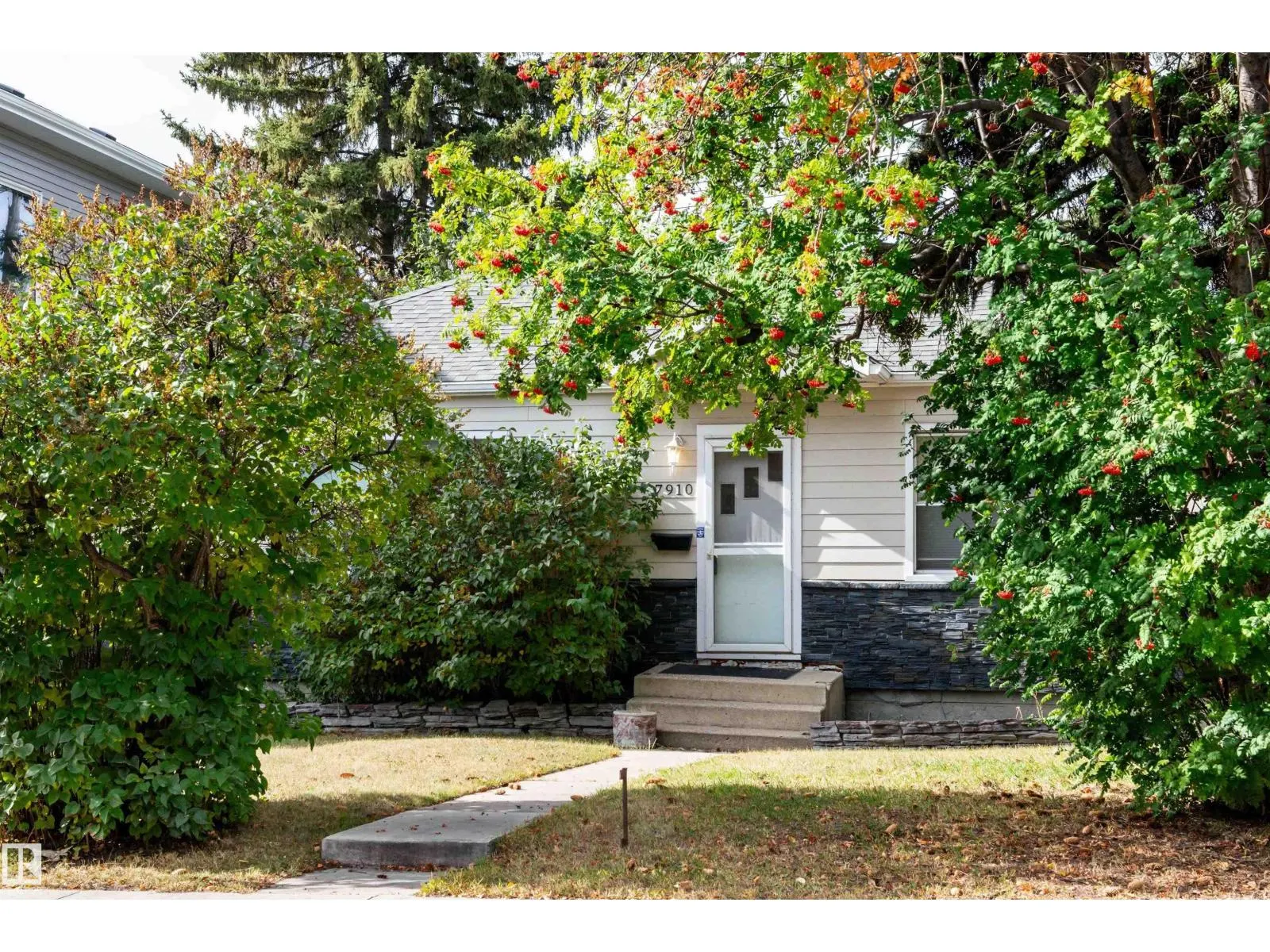 7910 75 ST NW