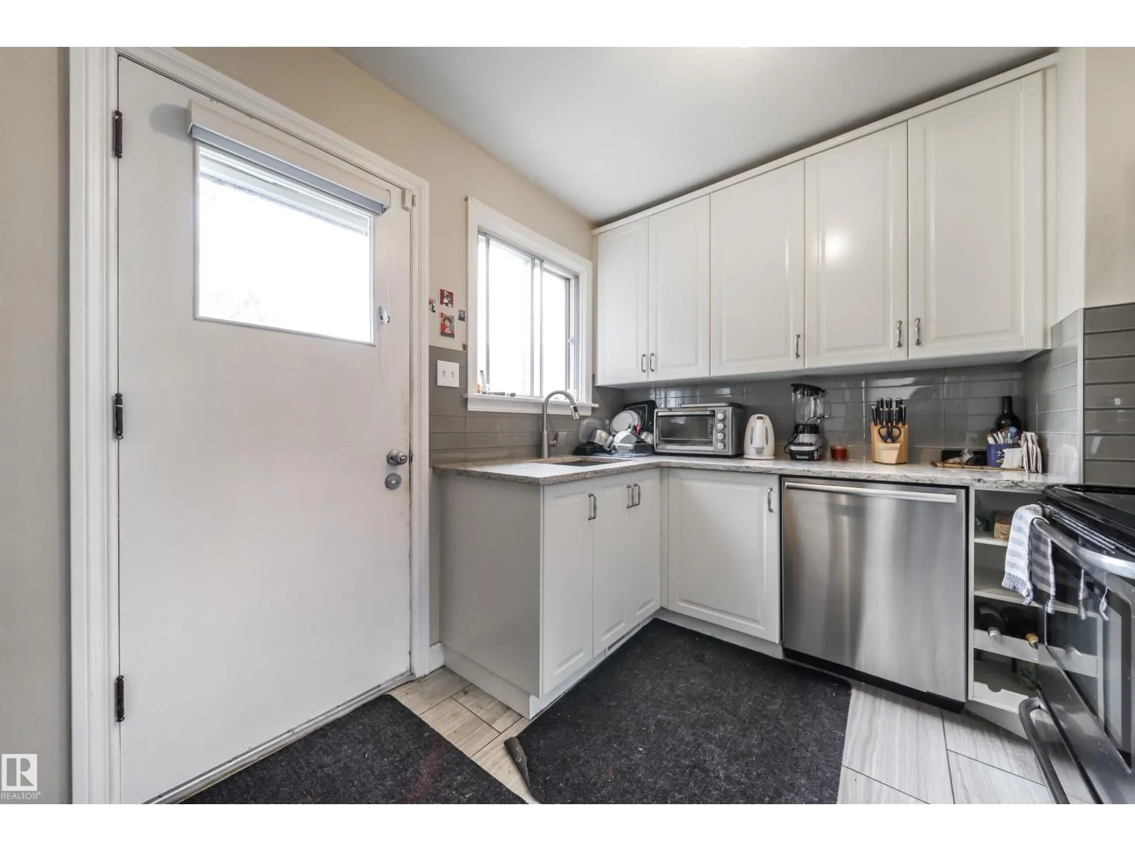 7910 75 ST NW