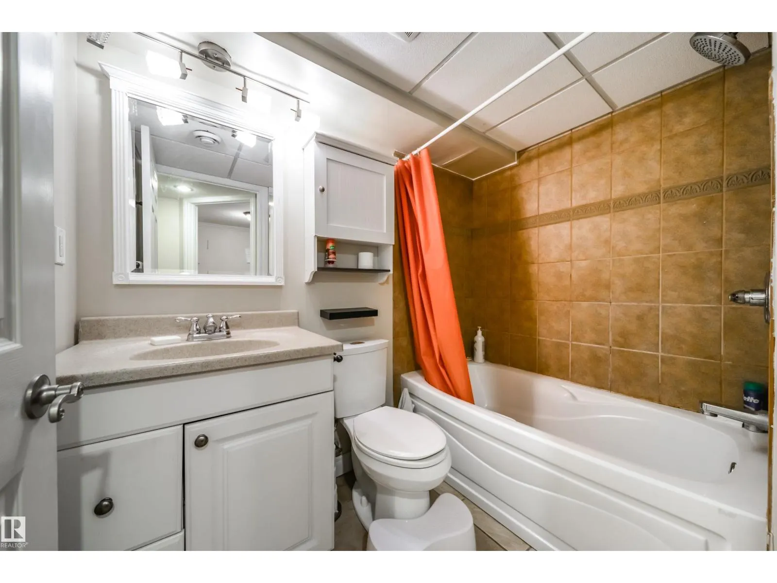 7910 75 ST NW