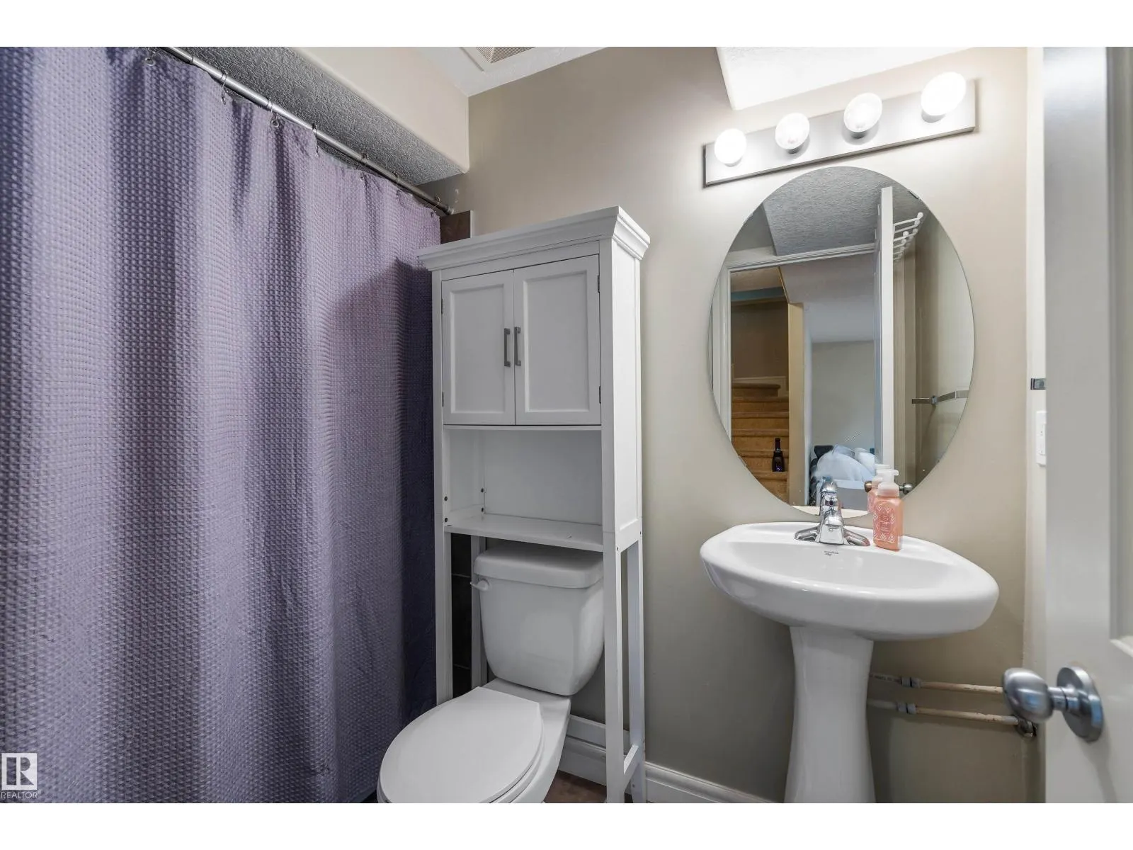 #4 15151 43 ST NW