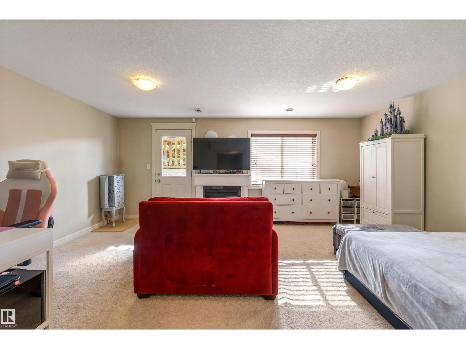 #4 15151 43 ST NW