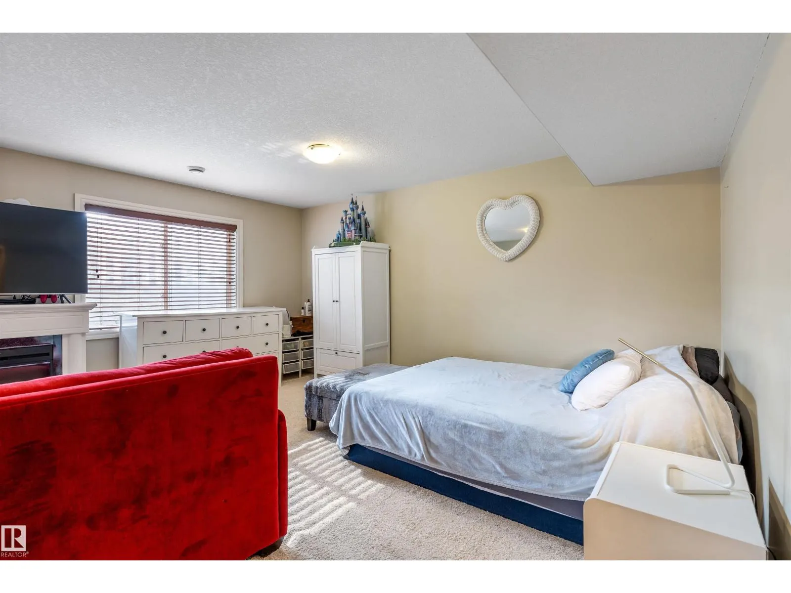 #4 15151 43 ST NW