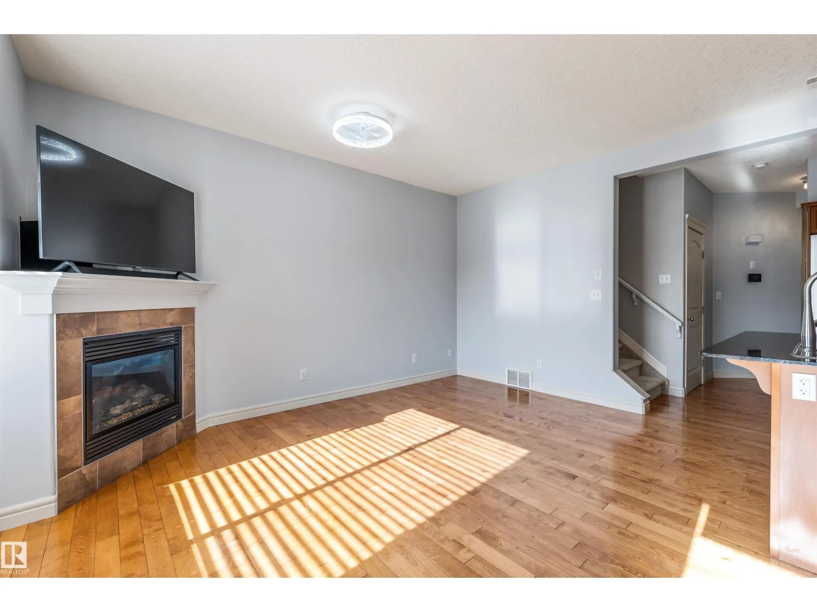 #4 15151 43 ST NW