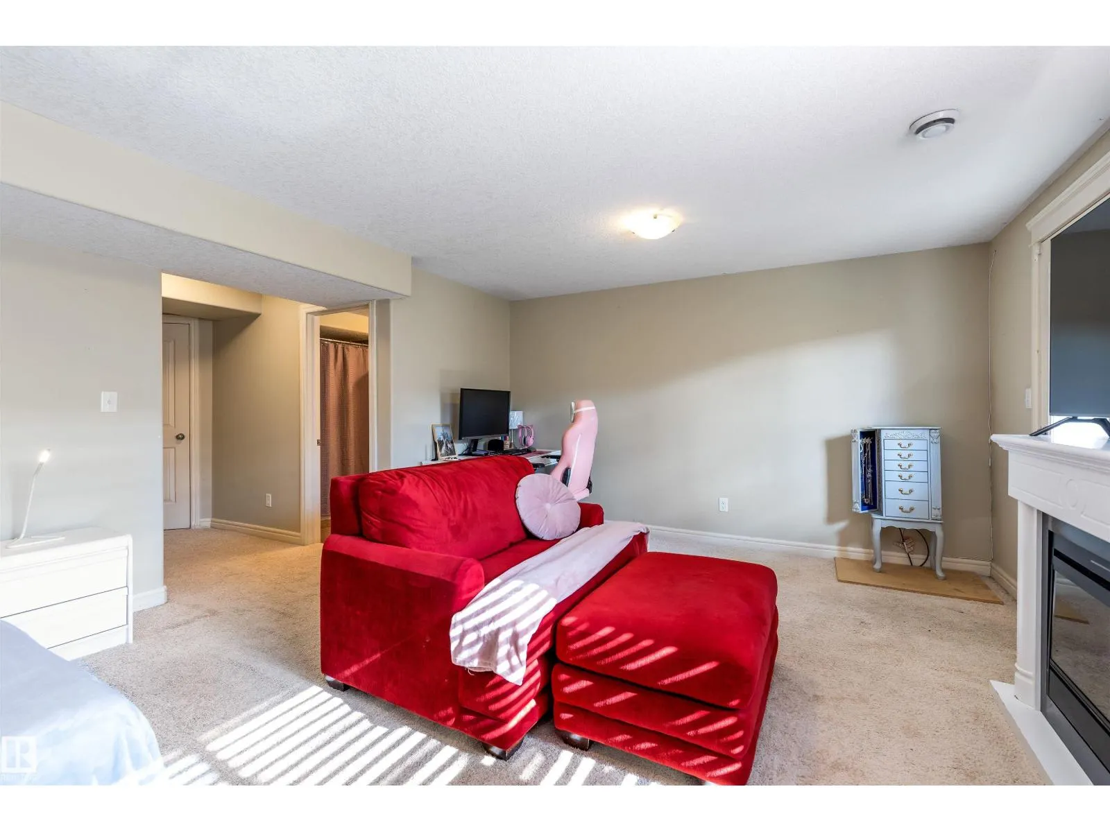 #4 15151 43 ST NW
