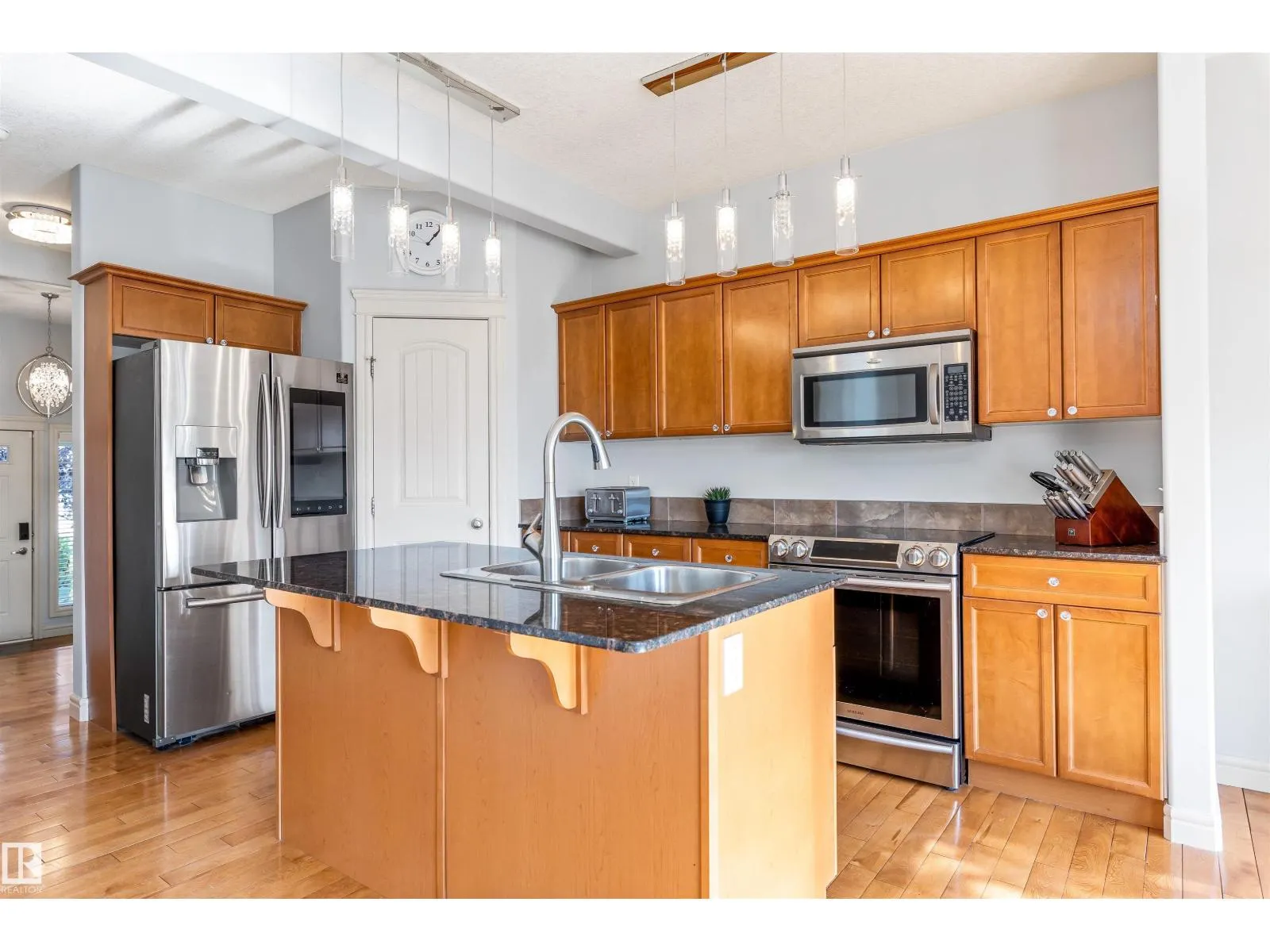 #4 15151 43 ST NW