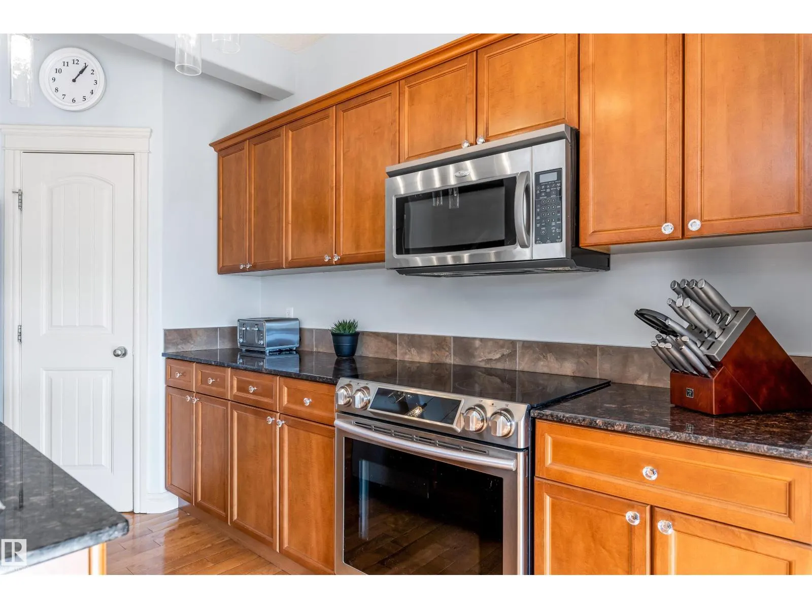 #4 15151 43 ST NW