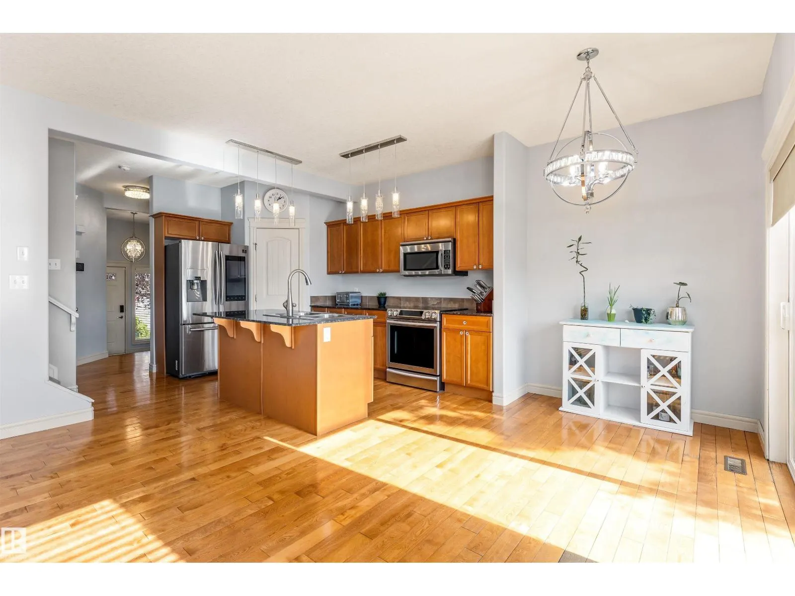 #4 15151 43 ST NW
