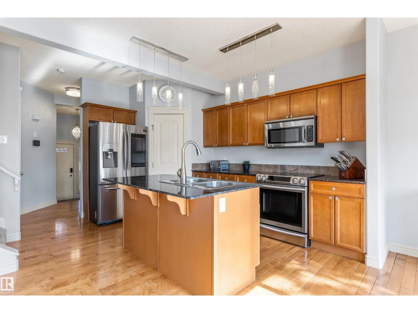 #4 15151 43 ST NW