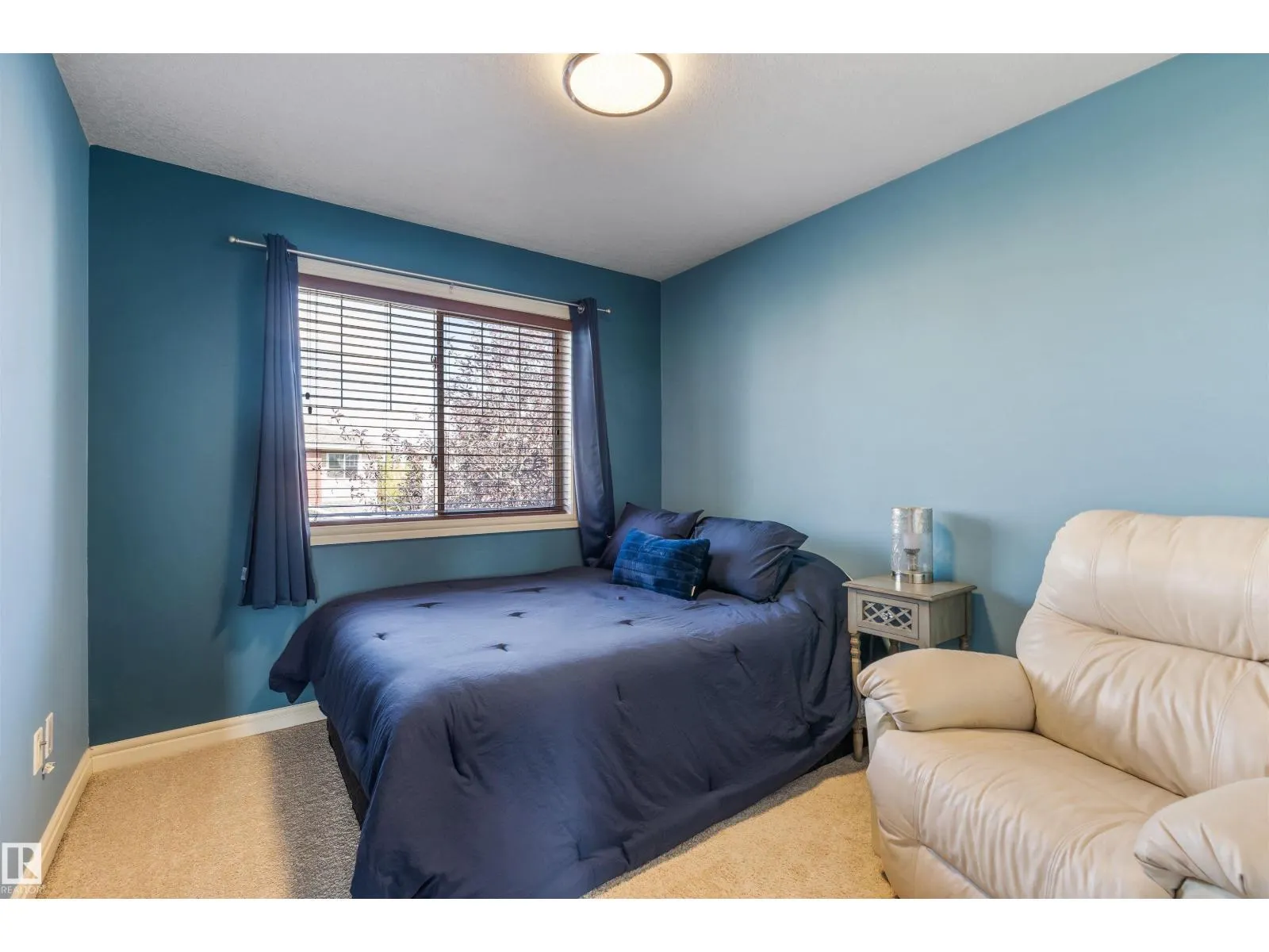 #4 15151 43 ST NW