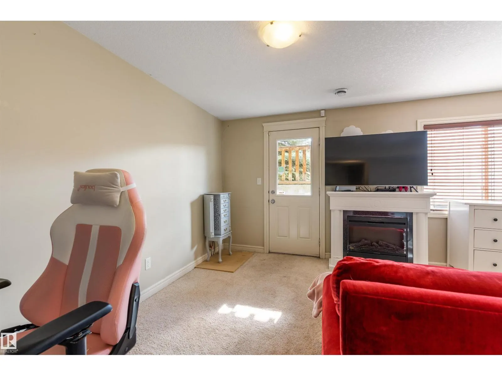 #4 15151 43 ST NW