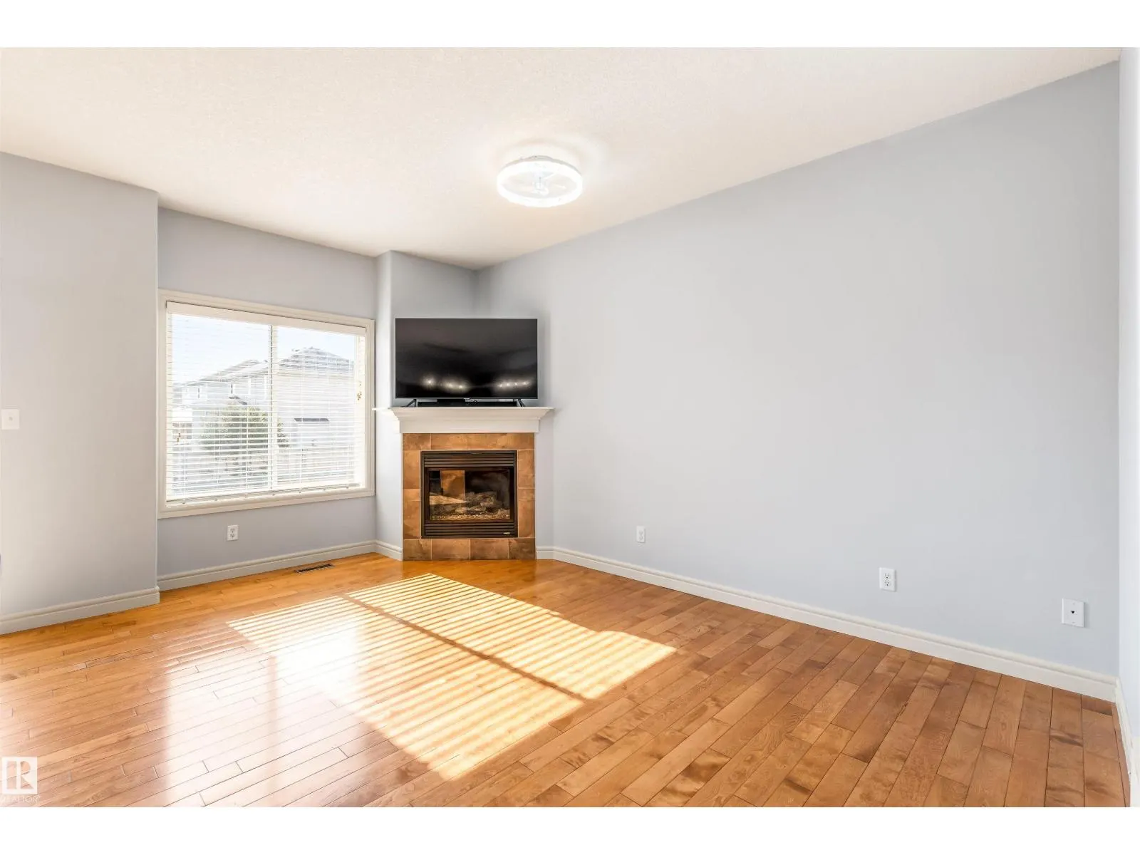 #4 15151 43 ST NW