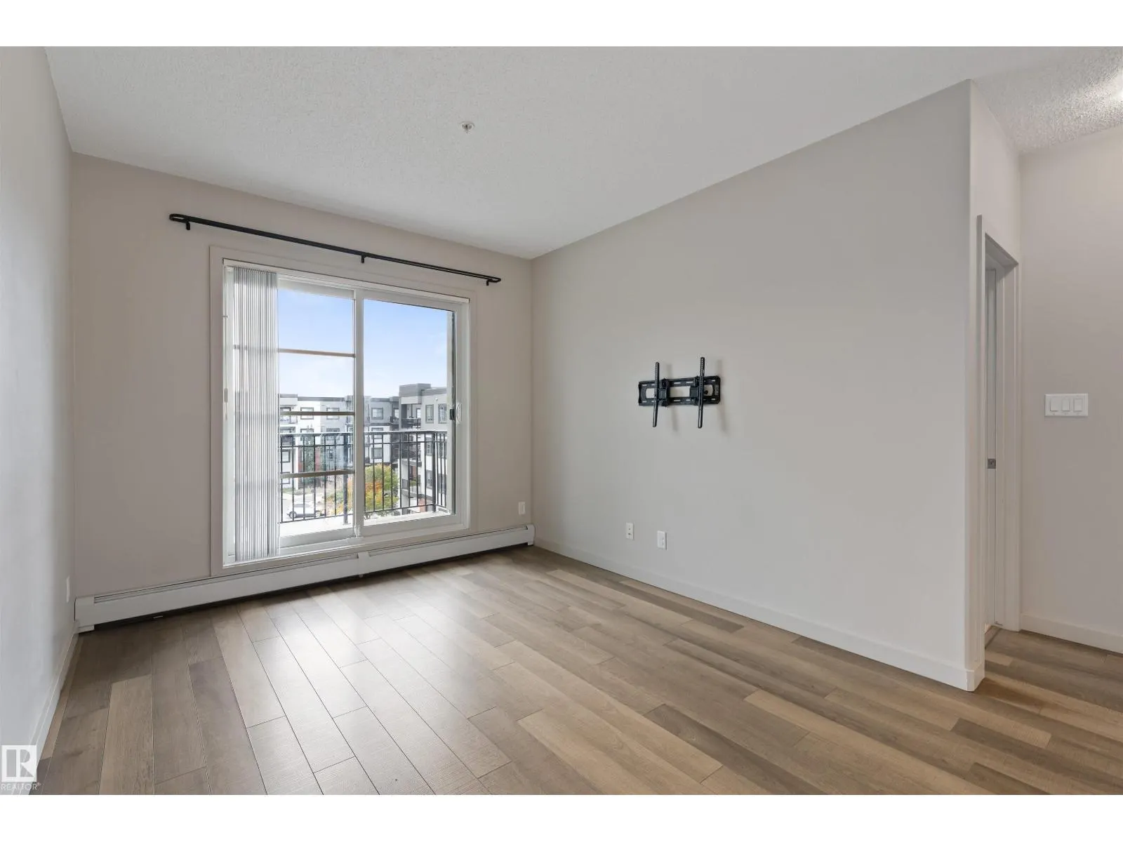 #416 1144 ADAMSON DR SW