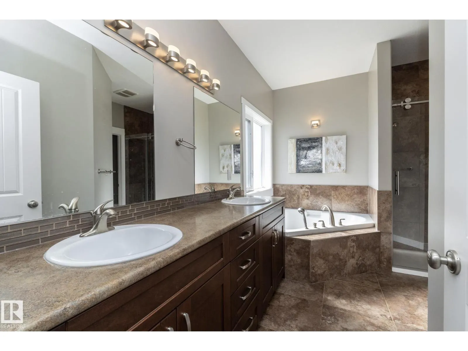 251 RAVINE DR